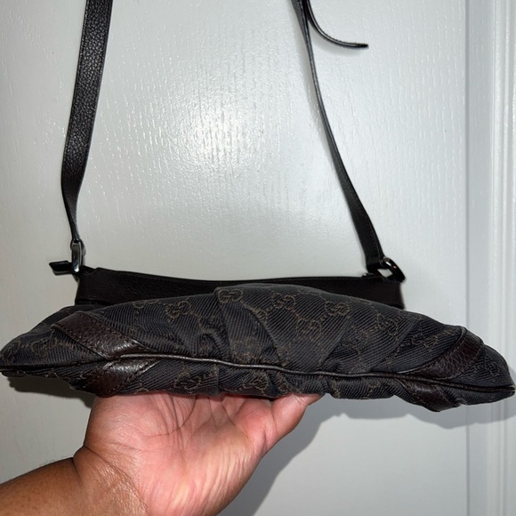 Vintage Gucci Crossbody - Picture 8 of 17